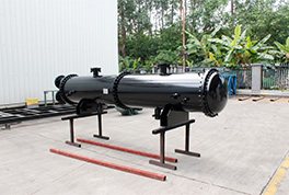 作為源頭廠家,聯(lián)合在滿液式蒸發(fā)器設(shè)計(jì)三個(gè)回油口的用意